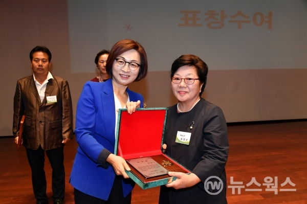 은수미 성남시장(사진 왼쪽)