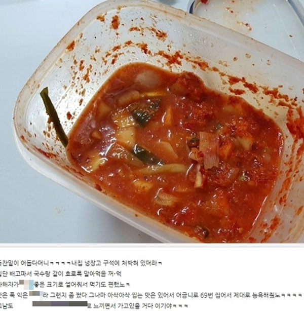 '강서 PC방 살인' 김성수 얼굴 공개와 '워마드' 피해자 관련 게시물 (사진=워마드)
