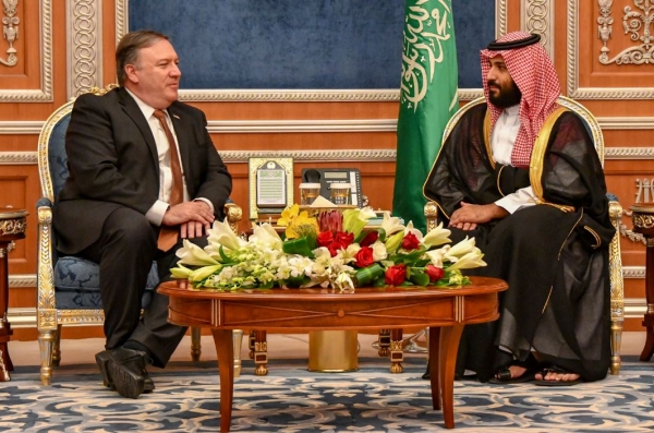 사우디 아라비아를 방문한 마이크 폼페이오 미 국무장관과 무함마드 빈 살만 사우디 왕세자가 환담하고 있다. (사진=미국 국무부)