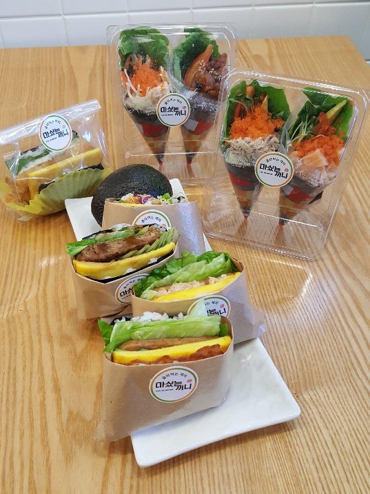 프랜차이즈 ‘마싰는끼니’가 김초밥(마끼)을 샌드위치화한 7종류의 샌드마끼 신메뉴를 선보였다. (사진제공=마싰는끼니)