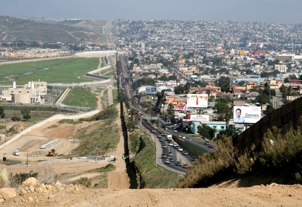 미국과 멕시코의 국경지역인 티후아나 전경. 장벽 건설이 예상되는 곳이다. (사진=픽사베이)