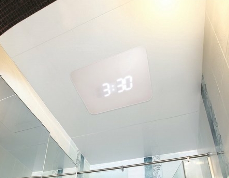 욕실 천장에 LED 시계가 있어 편리한 ‘에코타임’