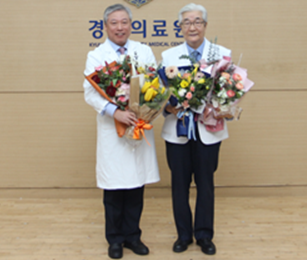 이진용 새 한방병원장(왼쪽)과 김성수 전 한방병원장