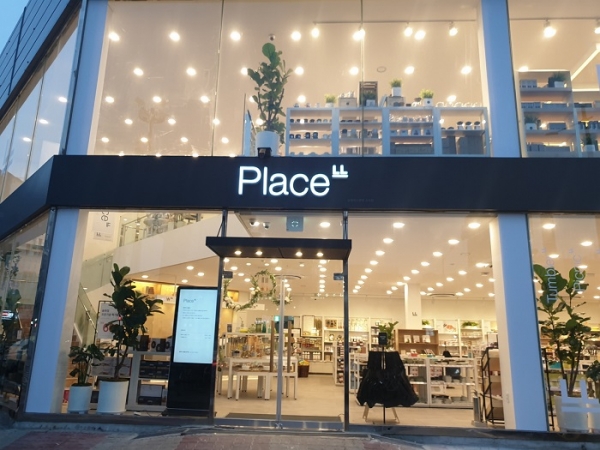 락앤락이 서울 지역 첫 라이프스타일 매장, ‘플레이스엘엘(PlaceLL) 송파점’을 오픈했다. (사진제공=락앤락)