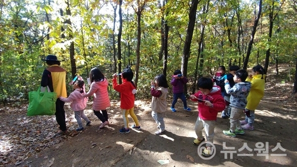 사진은 지난해 유아숲체험 프로그램 운영 모습.(사진=용인시)