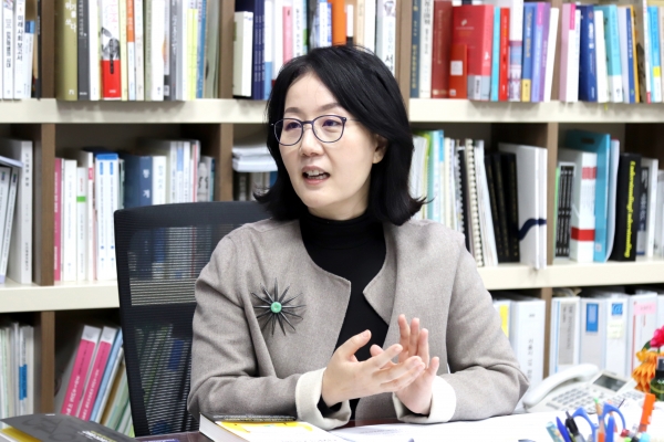 김현아 의원은 자신의 전문분야라고 할 수 있는 부동산 분야에 대해 설명할 때, 자신감있는 태도를 보였다. (사진= 왕진화 기자)