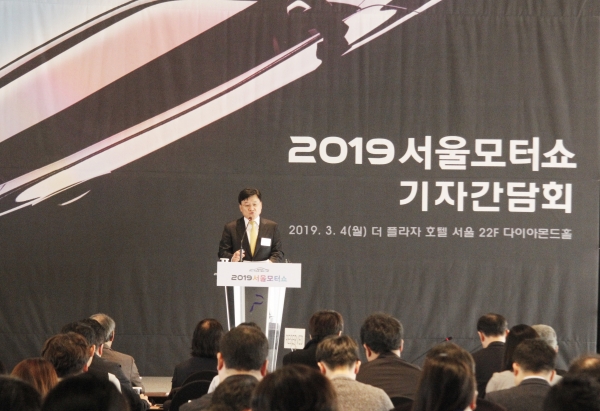 정만기 한국자동차산업협회장이 '2019 서울모터쇼'에 대해 설명하고 있다. (사진=손진석 기자)