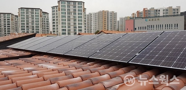 성남시 중원구 여수동주택에 설치된 3㎾급 태양광 발전 설비(사진=성남시)