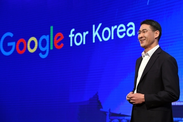 존 리 구글코리아 사장이 지난 6일 열린 'AI with Google 2019 Korea - 모두를 위한 AI'에서 환영사를 하고 있다. (사진=구글코리아)