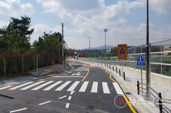 이천시는 주민숙원사업인 초지리 도시계획도로 개설공사(소로1-54호선)를 2일 준공 개통 했다고 밝혔다. 2019.04.03(사진제공=이천시)