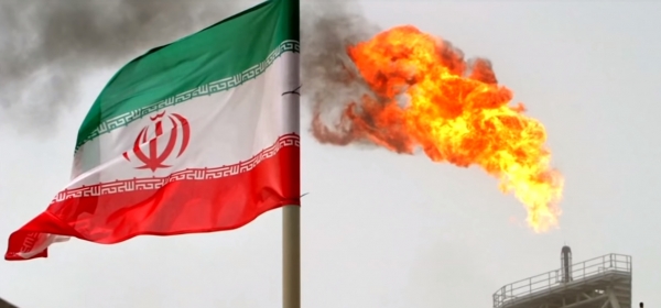 이란 국기와 원유 생산 시설. (사진출처=FRANCE 24 유튜브)&nbsp;