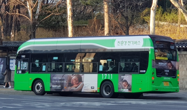 운행중인 친환경전기버스 모습 (사진=손진석 기자)