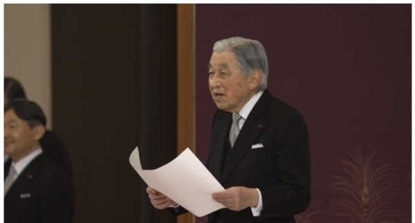 퇴임식을 갖고 있는 아키히토 일왕. (사진=NHK 뉴스 캡처)