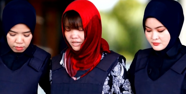 베트남 여성 도안 티 흐엉(31)이 말레이시아 샤알람 고등법원을 나서고 있다.(사진출처= VOA Tiếng Việt 유튜브)