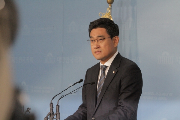 바른미래당 오신환 의원이 13일 국회정론관 기자회견을 통해 당 원내대표 선거 출마를 선언했다. (사진= 원성훈 기자)