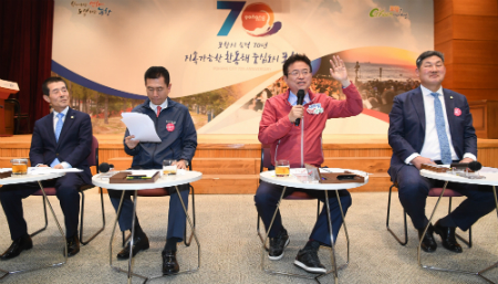 이철우() 경북도지사가 포항시를 방문해 새바람 행복경북의 도정방향을 공유하고 현장 소통 간담회를 개최하고 있다.  (사진제공=경북도)