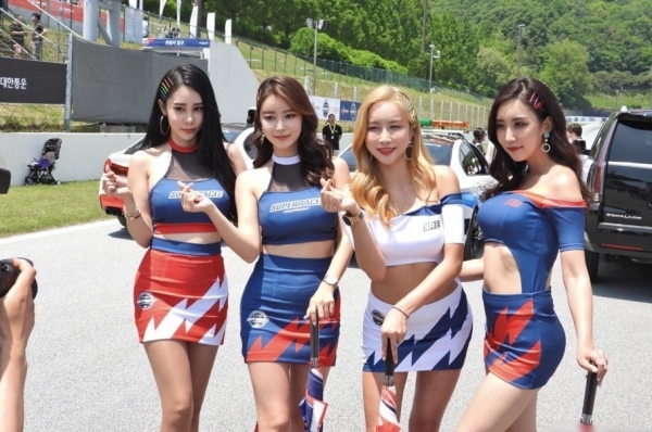 (좌즉부터) 강하빈, 소이, 오아히, 한리나 CJ본부 소속 레이싱 모델