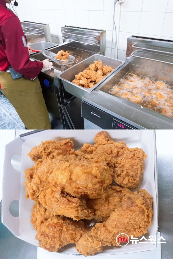 '황금올리브치킨'의 탄생 과정. 기자는 미리 손질돼있던 닭을 직접 버무려봤다. 튀김옷의 컬이 나름 살아있다. (사진=왕진화 기자)