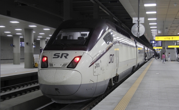 부산행 SRT 고속열차가 출발하기 위해 대기 중이다(사진=손진석 기자)