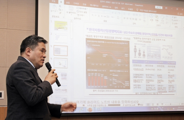 파워테크닉스 김혁수 대표가 상용전기차 시장의 현황과 투자에 대해 설명하고 있다 (사진=손진석 기자)