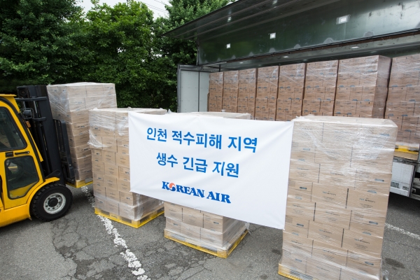 인천 적수피해 지역 학교에 대한항공이 0.5 리터 생수 1000 박스를 지원한다. (사진=대한항공)