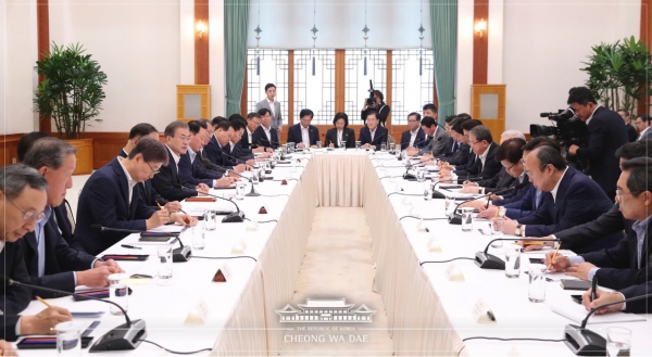 10일 청와대에서는 '문재인 대통령과 30대 기업 총수들과의 간담회'가 열렸다. (사진출처= 청와대 홈페이지)