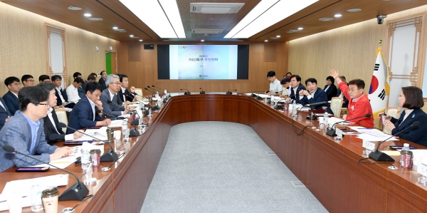 이철우 도지사가 경북 연구개발특구 추진전략 보고회를 개최하고 있다.  (사진제공=경북도)