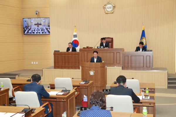 제230회 예천군의회임시회 1차 본회의를 개최하고 있다.  (사진제공=군의회)