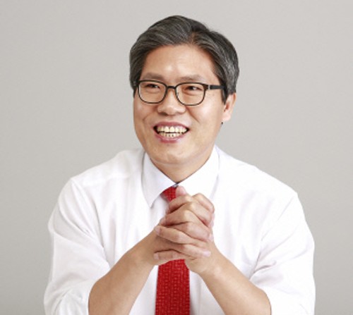 2019년 8월 30일 자유한국당 경기도당위원장에 선출된 송석준 국회의원(이천시)