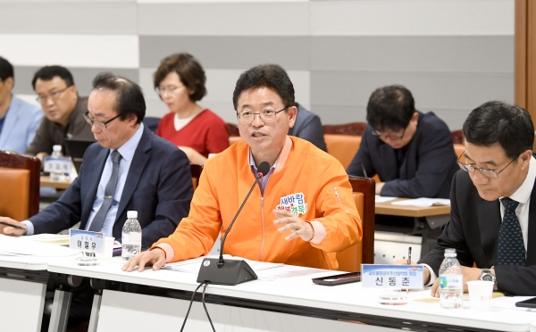이철우 도지사가 대구‧경북 통합신공항추진단 회의를 개최하고 있다.  (사진제공=경북도)