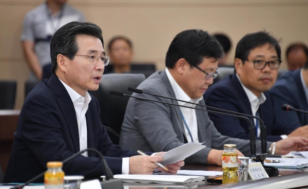 김용범 기재부 1차관이 18일 세종정부청사에서 열린 ‘2019년 시도경제협의회’를 주재하고 있다. (사진=기획재정부)
