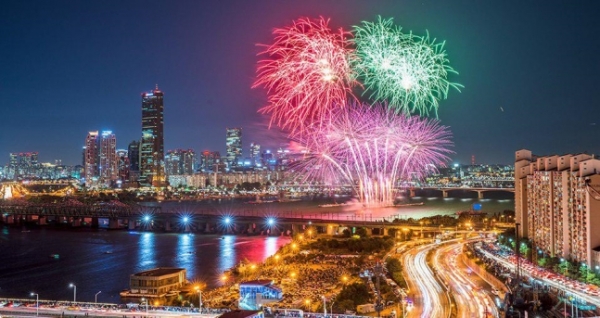지난해 열린 ‘한화와 함께하는 서울세계불꽃축제' 장면. (사진제공=한화)