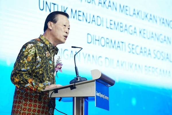 김도진 IBK기업은행장이 19일 인도네시아 자카르타 샹그릴라 호텔에서 열린 IBK인도네시아은행 출범식에서 기념사를 하고 있다. (사진제공=기업은행)