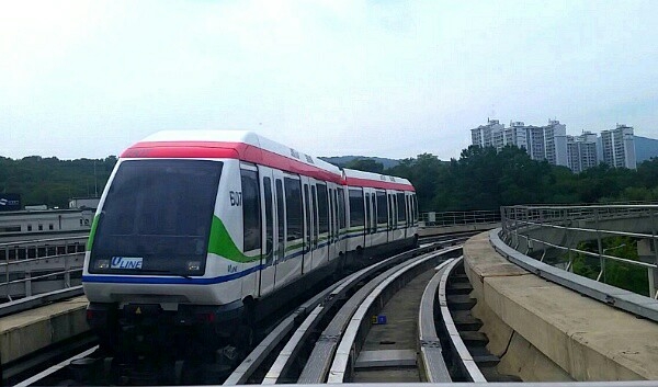 고가선로에서 운행 중인 의정부경전철(뉴스웍스 자료사진)
