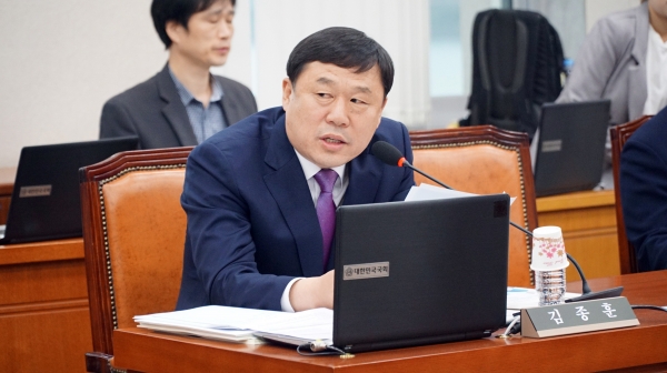 민중당 김종훈 의원은 11일 과기정통부 산하 출연연 국정감사에서 질의하고 있다. (사진제공= 김종훈 의원실)
