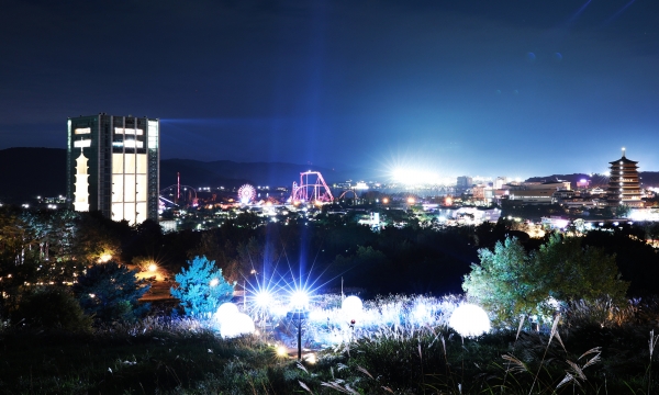전국 최초 야간 체험형 코스 신라를 담은 별(루미나 나이트 워크)의 야경. (사진제공=경주세계문화엑스포)