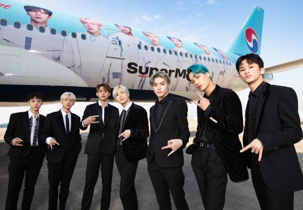 대한항공은 6일 아이돌 그룹 슈퍼엠을 글로벌 엠배서더로 위촉하고, 래핑된 항공기도 공개했다.(사진=대한항공)