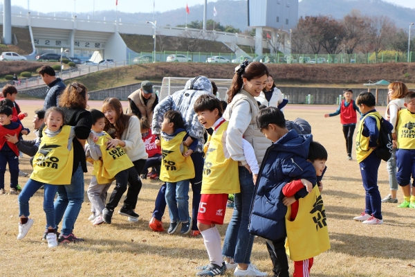 새마을체육과, 상주상무 ‘가족과 함께하는 축구교실’ 참가자 모집 한다.  (사진제공=상)