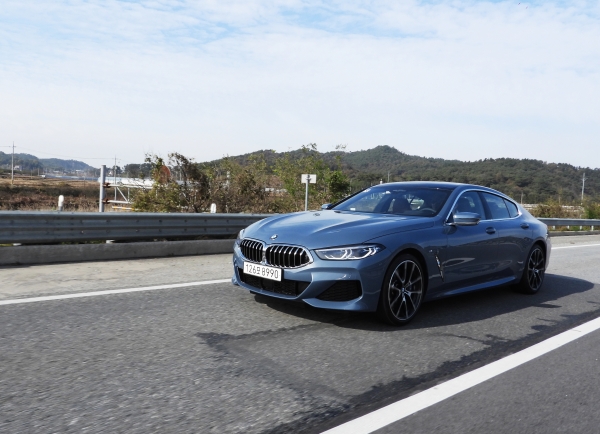 지난 12일 BMW가 진행한 미디어 시승행사에서 뉴 840i xDrive M 스포츠 그란 쿠페가 고속도로를 주행하고 있다. (사진=손진석 기자)