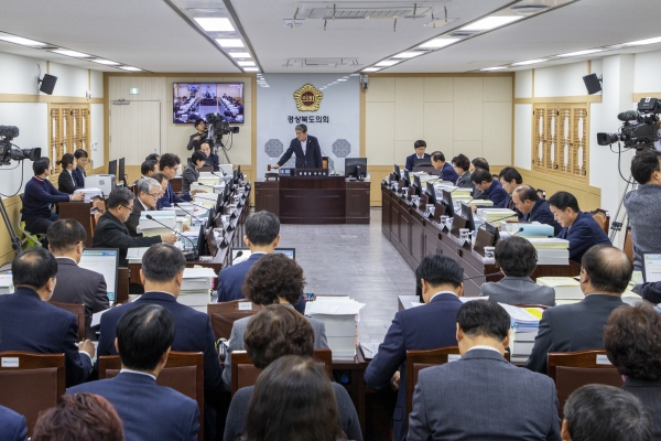 예산결산특별위원회가 세입·세출안에 대한 종합심사를 개최하고 있다.  (사진제공=도의회)