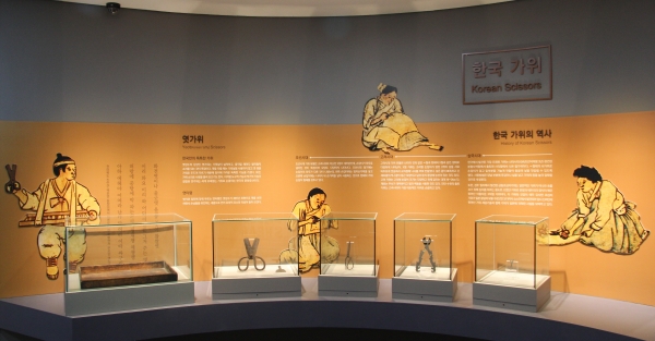 국내 유일 가위를 테마로한 진안가위박물관의 전시물 중 한국 가위 테마관 모습 (사진=손진석 기자)