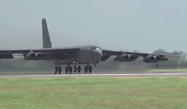훈련중인 B-52 전략폭격기. (사진=Gung Ho Vids 유튜브 캡처)
