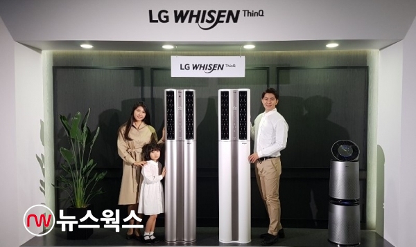 LG전자 모델들이 2020년형 휘센 씽큐 에어컨을 소개하고 있다.<strong>&nbsp;</strong>(사진=장진혁 기자)