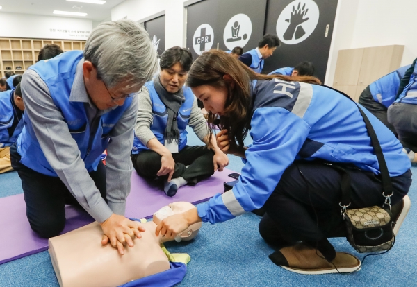 대림산업 안전체험학교 CPR 실습실에서 심폐소생술 교육이 진행되고 있다. (사진제공=대림)