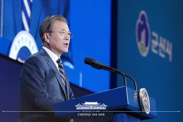 문재인 대통령이 지난해 10월 24일 열린 전북 군산형 일자리 상생협약식에 발언하고 있다. (사진제공=청와대)