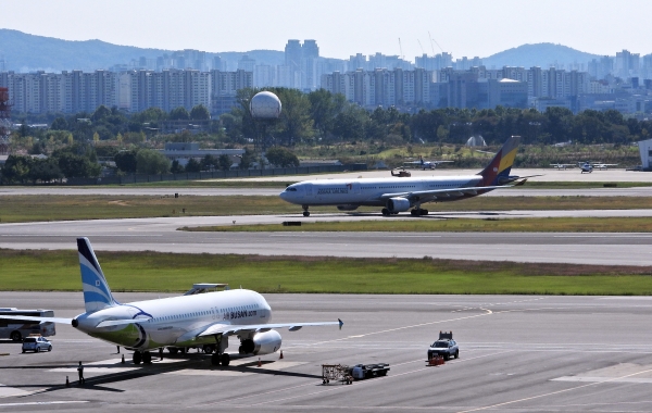 김포공항에 대기중인 항공기 모습 (사진=손진석 기자)