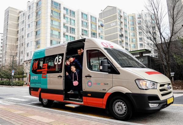 현대자동차는 KST모빌리티와 함께 오는 14일부터 서울 은평뉴타운(은평구 진관동)에서 커뮤니티형 모빌리티 서비스 ‘셔클(Shucle)’의 시범 운영을 시작한다. (사진제공=현대자동차)