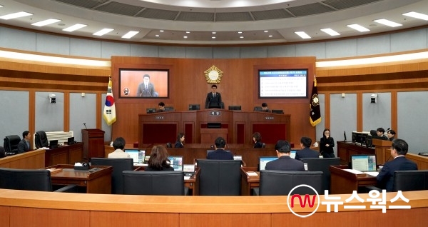 장인수 오산시의회 의장이 ‘제247회 임시회 폐회를 선언하고 있다(사진제공=오산시의회)