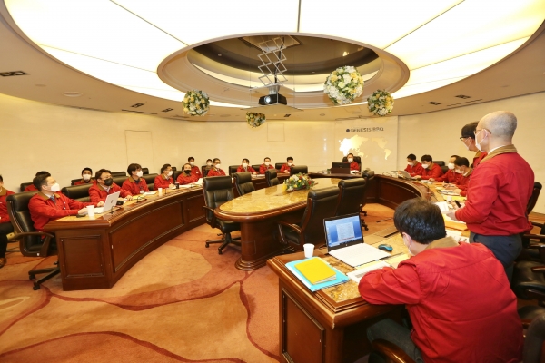 지난 26일 윤홍근 제너시스BBQ 회장 주재로 코로나19 대응을 위한 긴급대책 회의가 열렸다. (사진제공=제너시스BBQ)