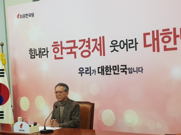 자유한국당 김형오 공천관리위원장이 22일 오후 서울 여의도 국회에서 공천위원 명단을 발표하고 있다. (사진=전현건 기자)